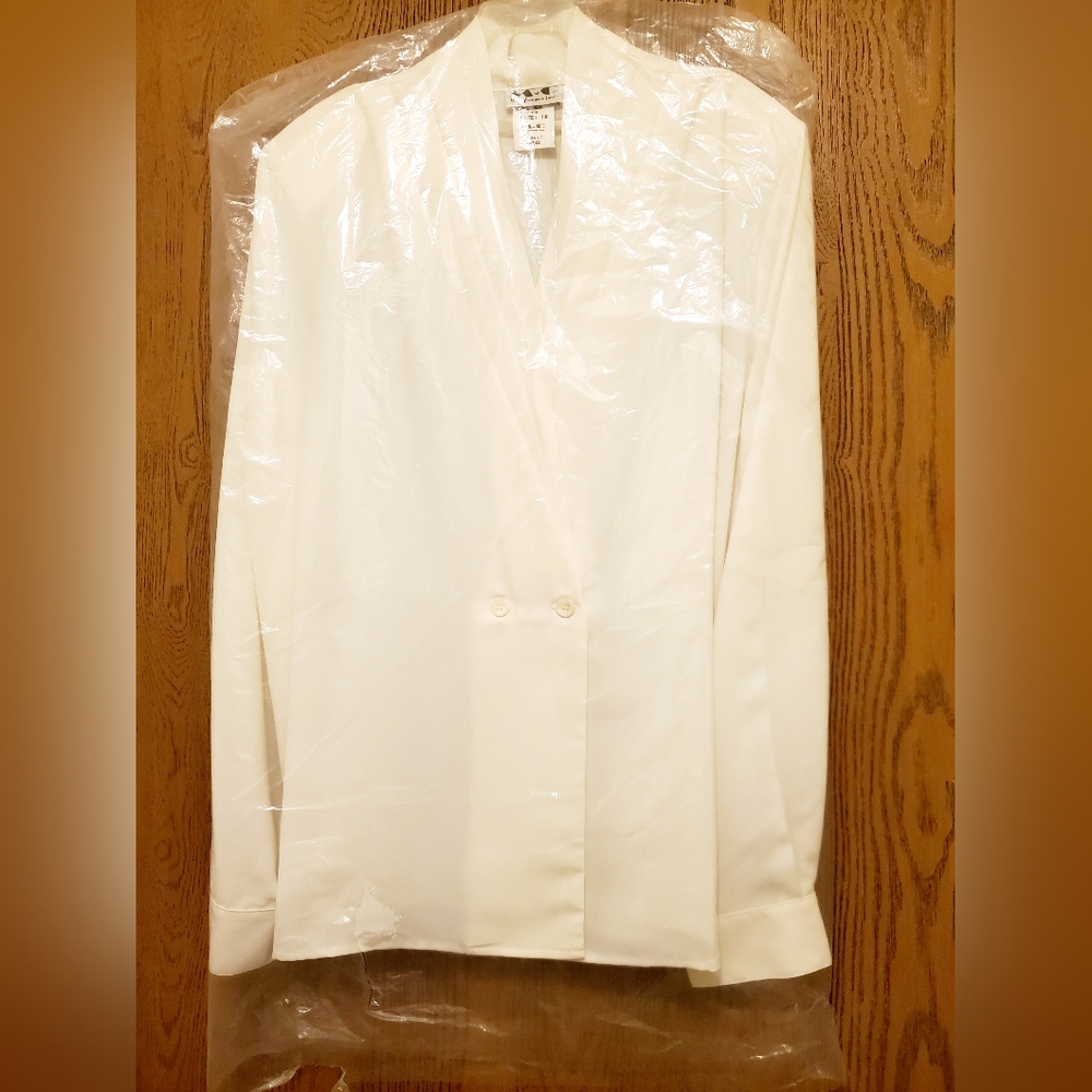Boutique Brand M & C Uniforms Inc Elegant Cream Color Silk Blouse Sz: 18 NWOT - Picture 6 of 9